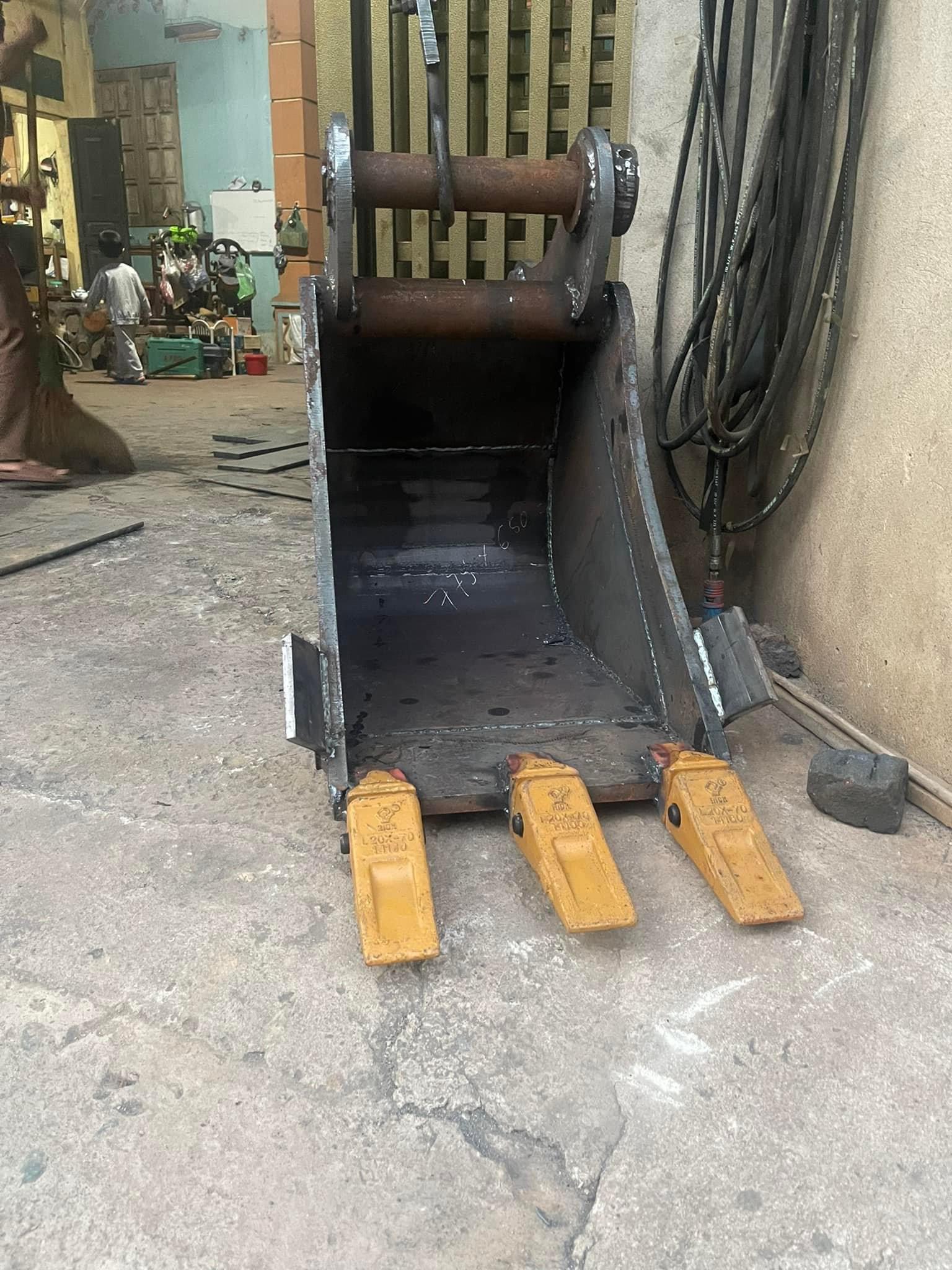 Gia công cơ khí gàu máy xúc các loại