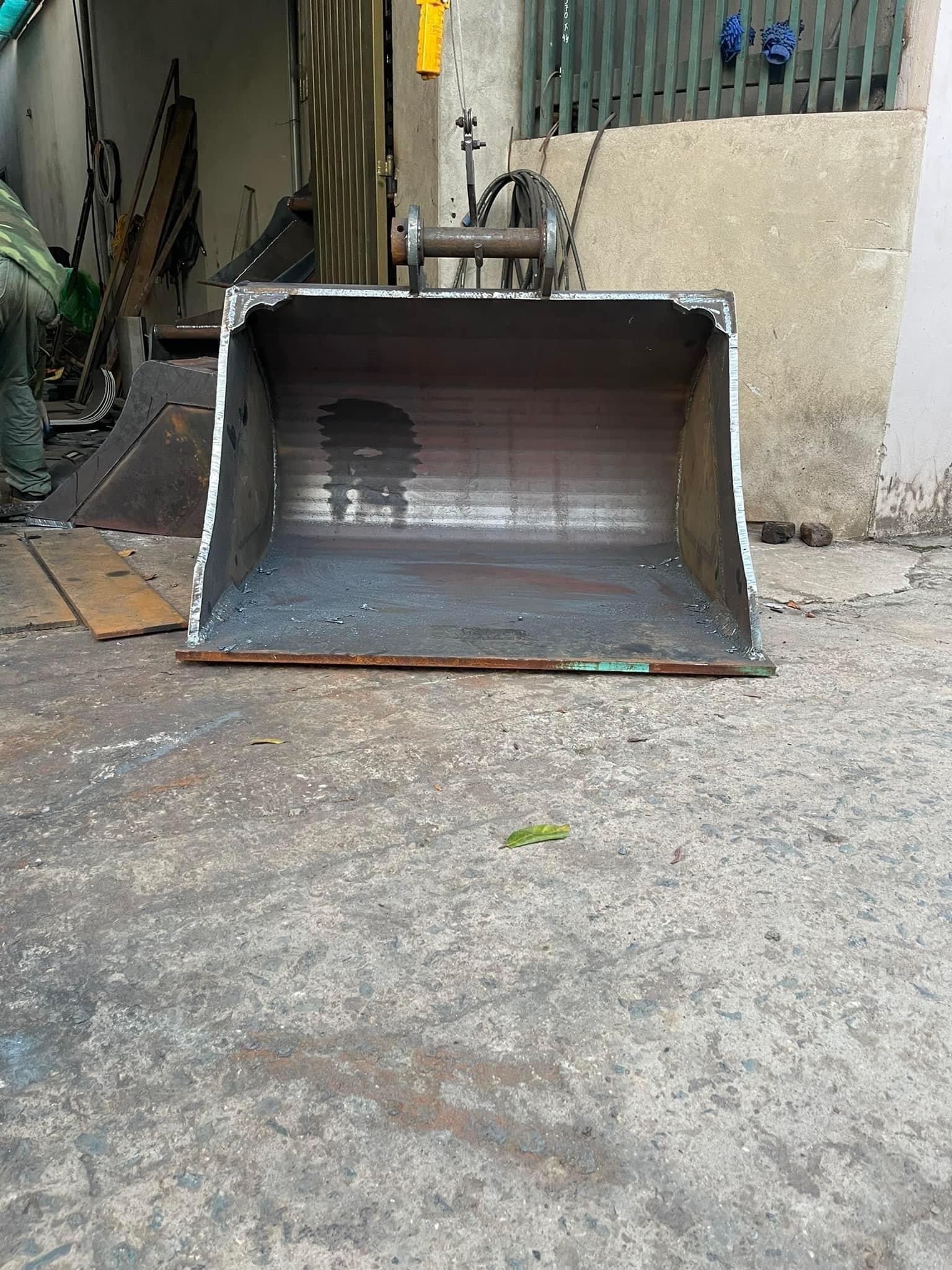 Gia công cơ khí gàu máy xúc các loại